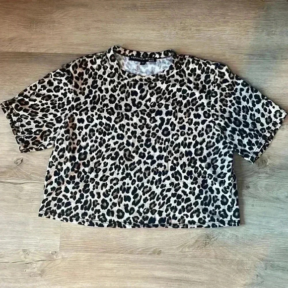 VERONICA BEARD Abbey Leopard Print Crop T-Shirt
Retail $128 sz S - Picture 2 of 8